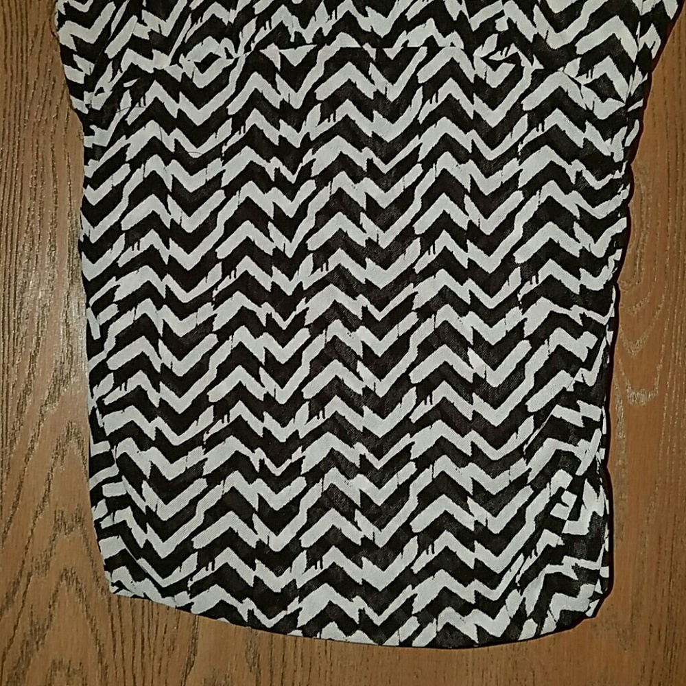 Kenneth Cole brown and tan print top(3 for $20) - Picture 3 of 6